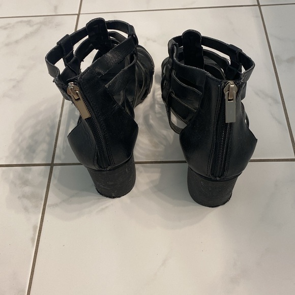 BCBG generation black leather Gladiator rear zipper sandal 10 - Picture 4 of 7